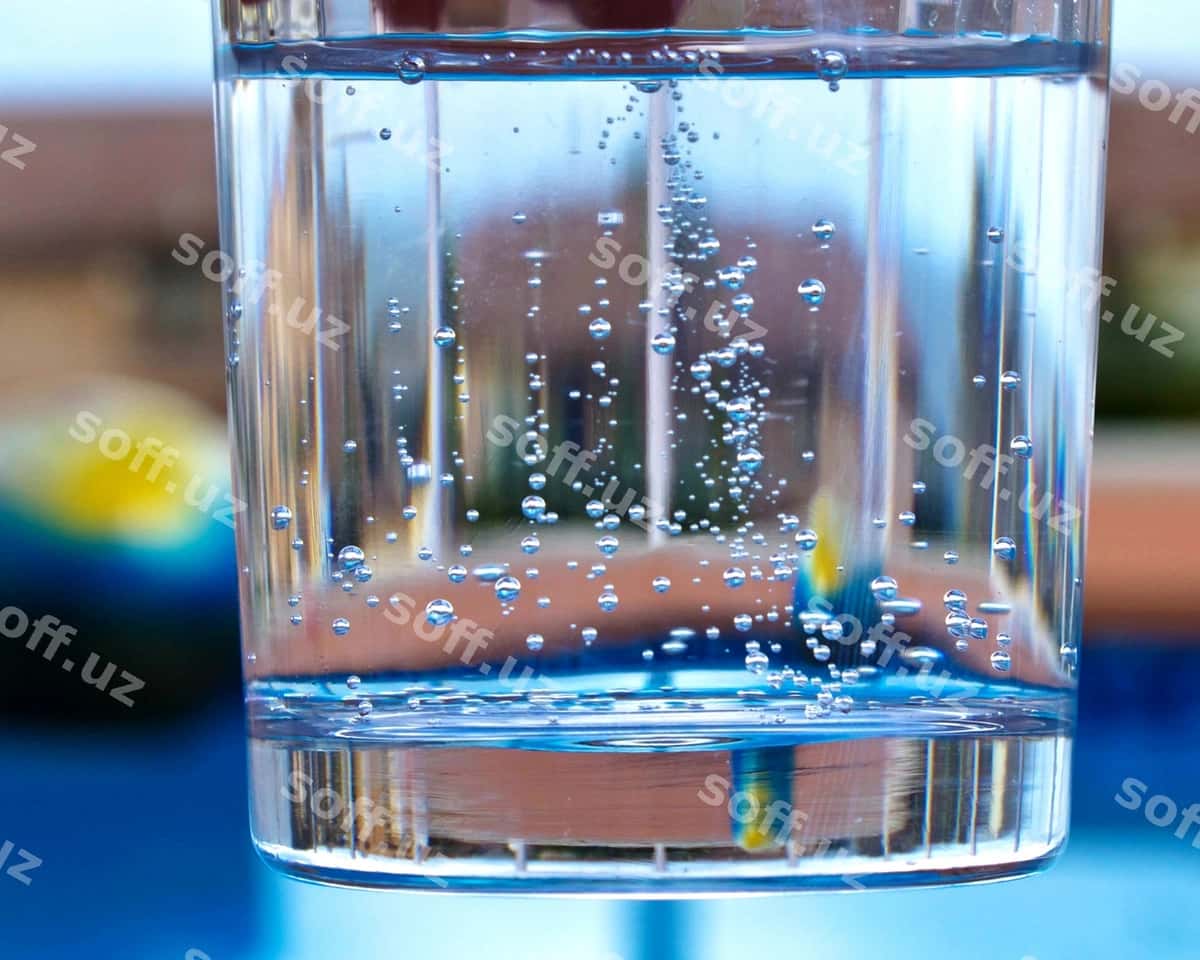 Yaxlama puxarlar ichimlik stakani | Close up bubbles drinking glass 1
