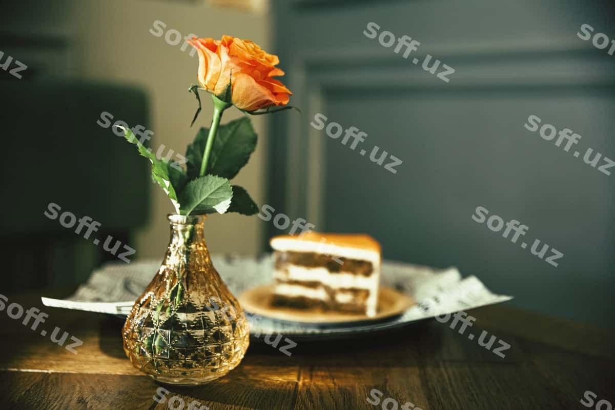Yaqin gul vase stol | Close up flower vase table 1