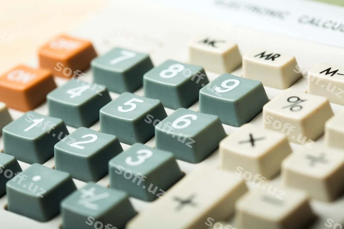 Yopiladigan plastik kalkulyator | Close up plastic calculator 1