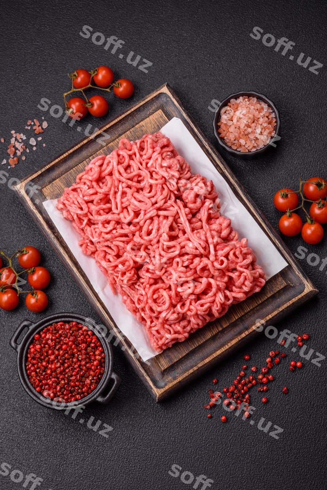 Yangi hovo guruchlangan mol gogi tuz va spetsiyalar bilan | Fresh raw ground beef with salt spices 1