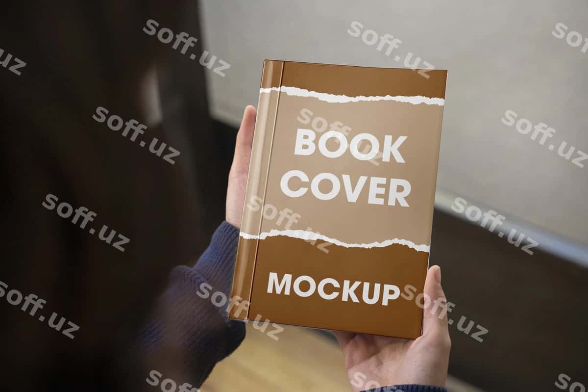 Kitob tutgan shaxs namuna jild bilan | Person holding book with mock up cover 1