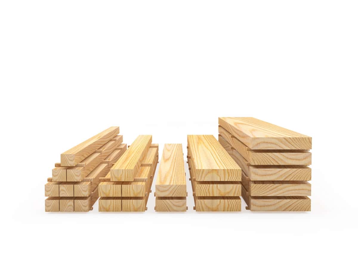 Yog'ochdan yasalgan taxtalar qoziqlar bilan o'ralgan | Wooden boards stacked piles 1