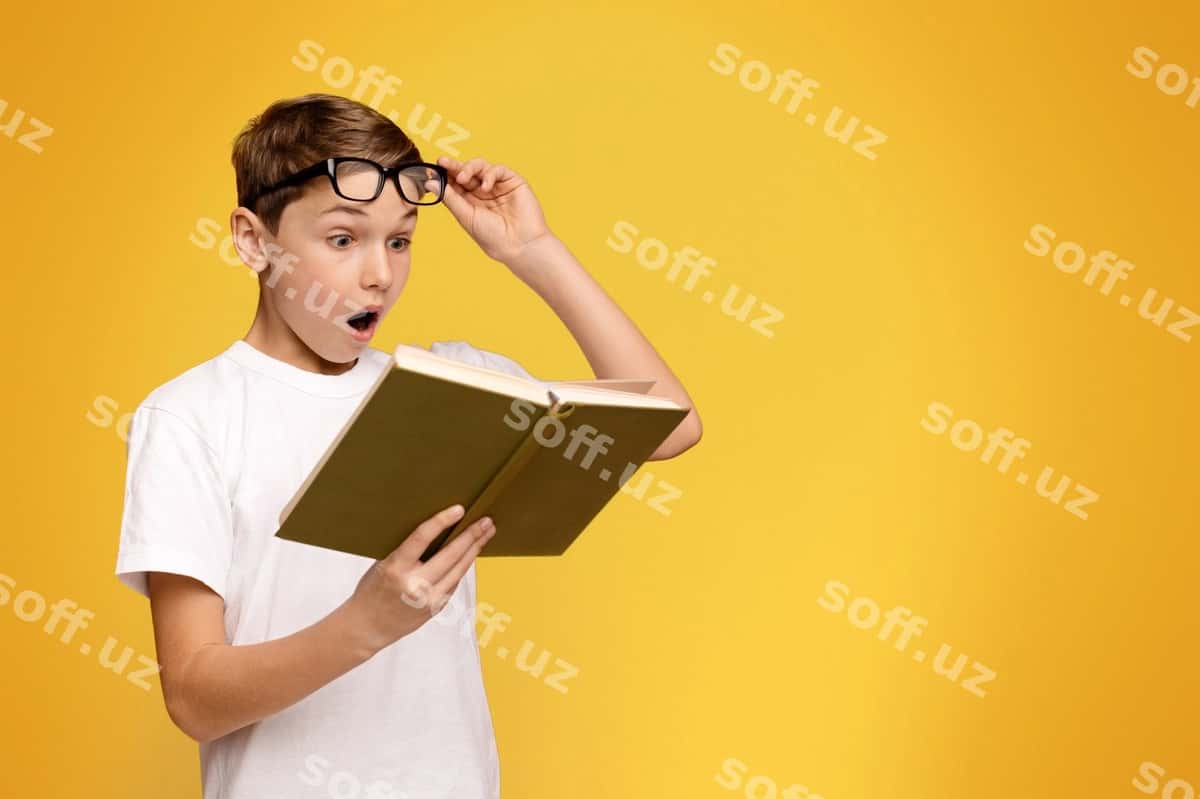 Yosh bola ko'z qo'yg'isi kitob o'qiyotgan | Young boy glasses reading book 1
