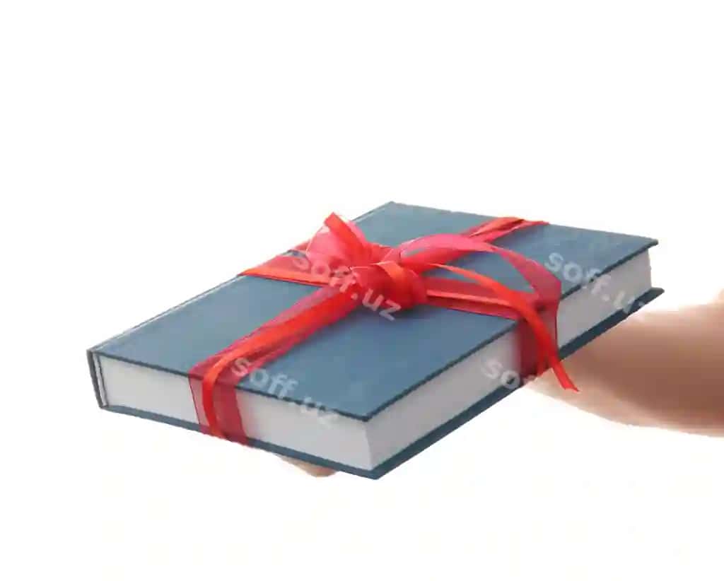 Ayol kitob rimel bilan sovg'a sifatida oq fonda | Woman holding book with ribbon as gift white background