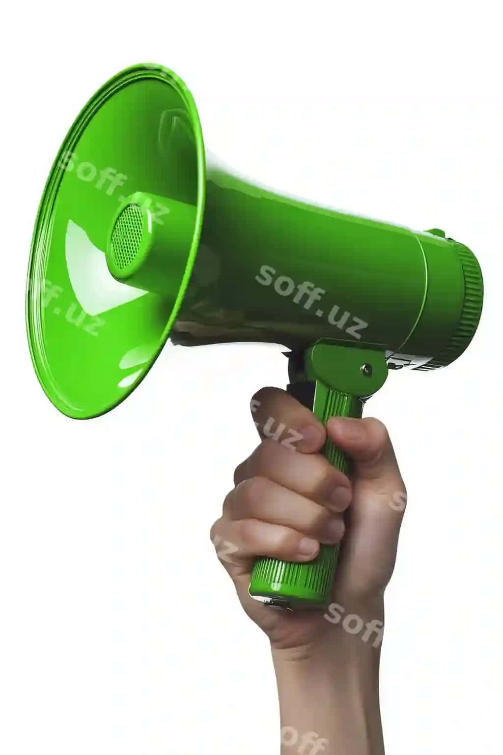 Qo'l tutgan yashil megafon kesilgan fotografiya oq orqa fonda | Hand holding green megaphone cutout photography white background