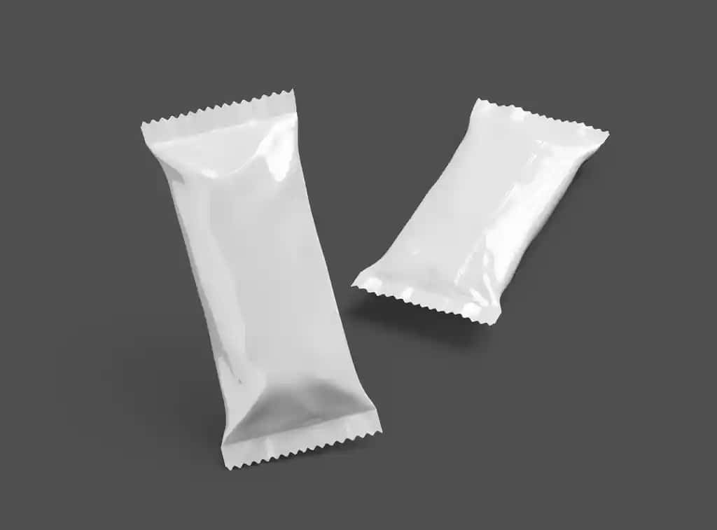 3D render porloq umumiy muhrlangan muzqaymoq qadoqlash sumkasi, qirralari qiyshiq qora fonda | 3d render glossy generic sealed icecream packaging bag with crimped edges dark background