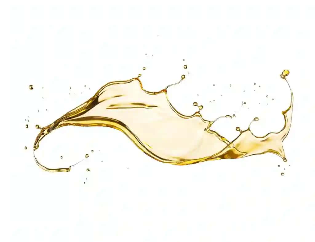 Sochilgan zeytun dvigatel yog'i ajraltirilgan oq fonda | Olive engine oil splash isolated white background