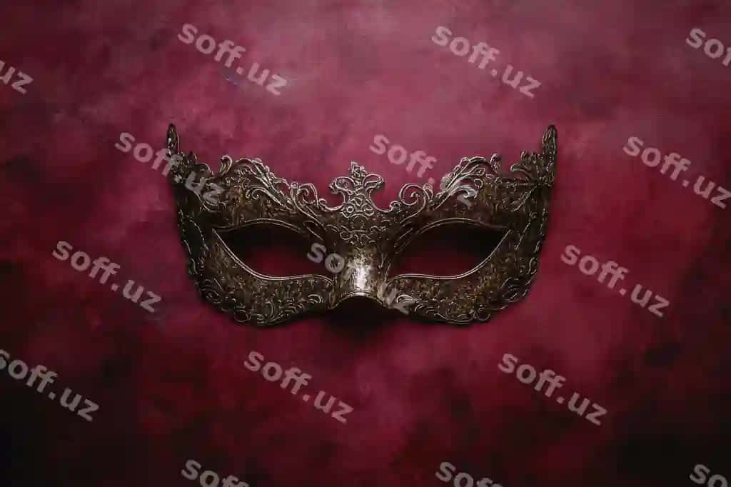 San'at joylashuvi bezakli maska boyali teksturali fonda | Artistic arrangement ornate masquerade mask against rich textured background