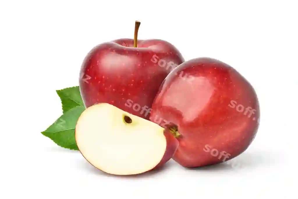 Yangi qizil olma kesilgan yashil barglar bilan ajraltirilgan oq fonda | Fresh red apple fruit with sliced green leaves isolated white background