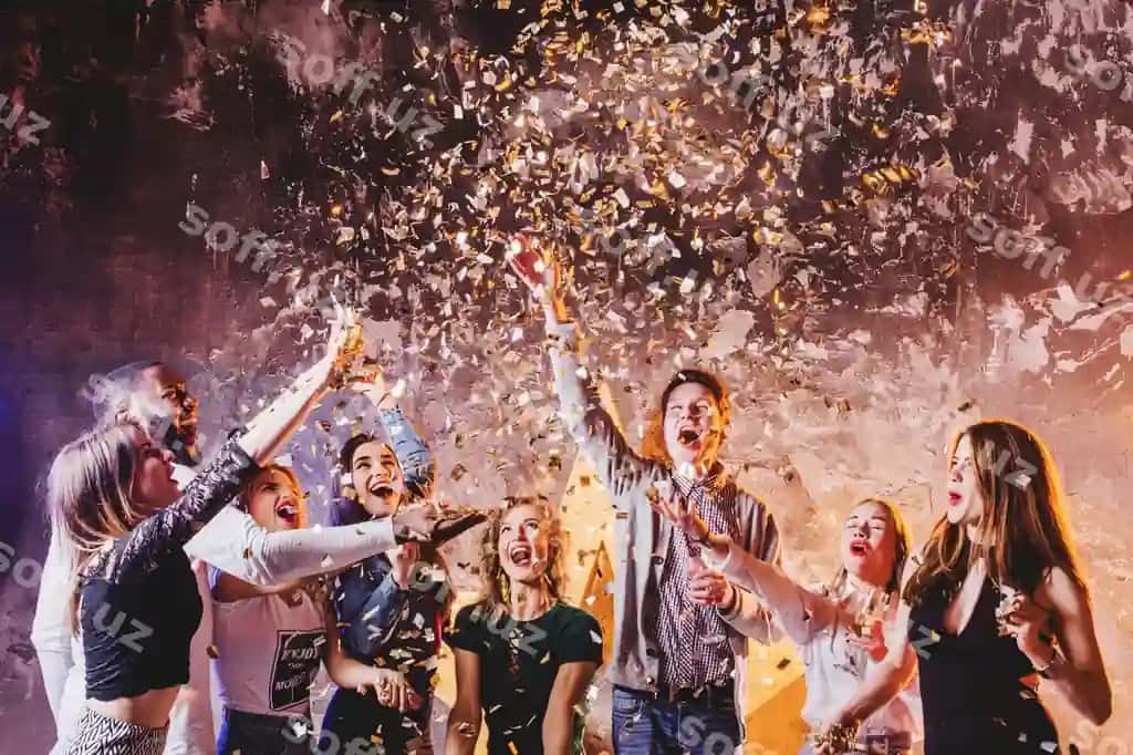 Do'stlar konfetti tushirishda baholashmoqda | Friends having fun falling confetti