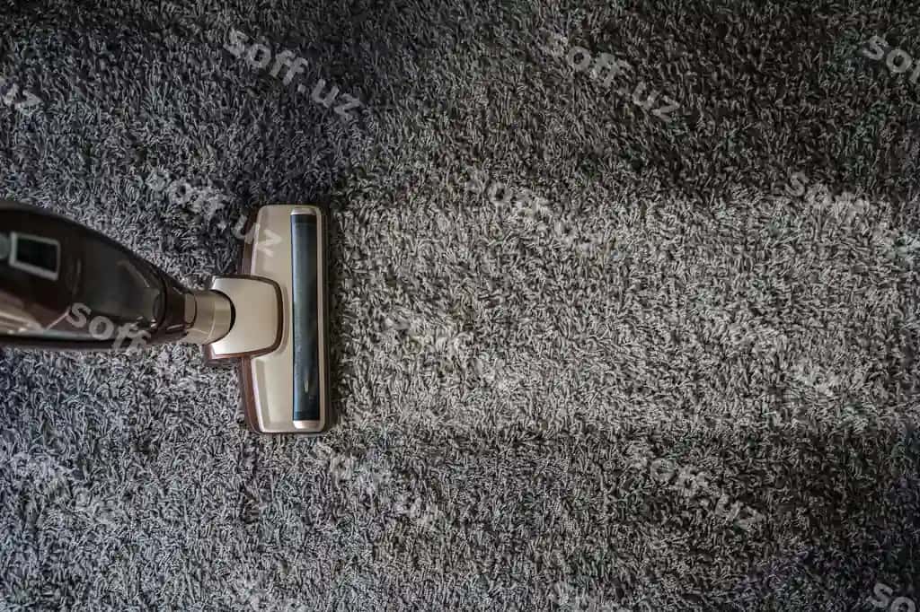 Erkak professional vakuum tozalash mashinasi ishlatgan holda yaqin rasm | Close up man using vacuum cleaner professional vacuum cleaner