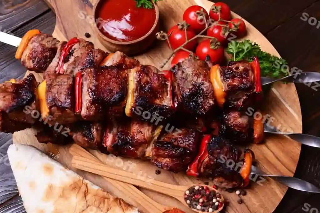 Kebab spetsiyali sabzavotlar bilan | Kebab with spices vegetables