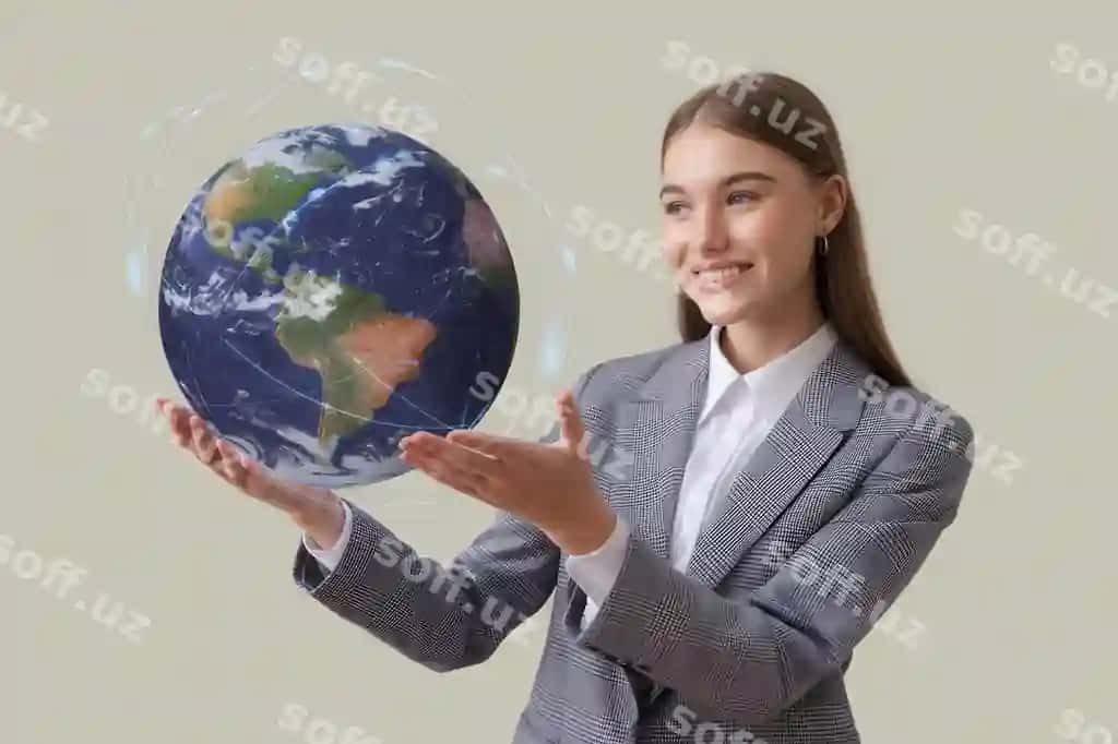 Guladi yosh biznes ayol yer globusini tutgan, professional kiyim, global aloqa | Smiling young businesswoman holding earth globe professional attire global connectivity