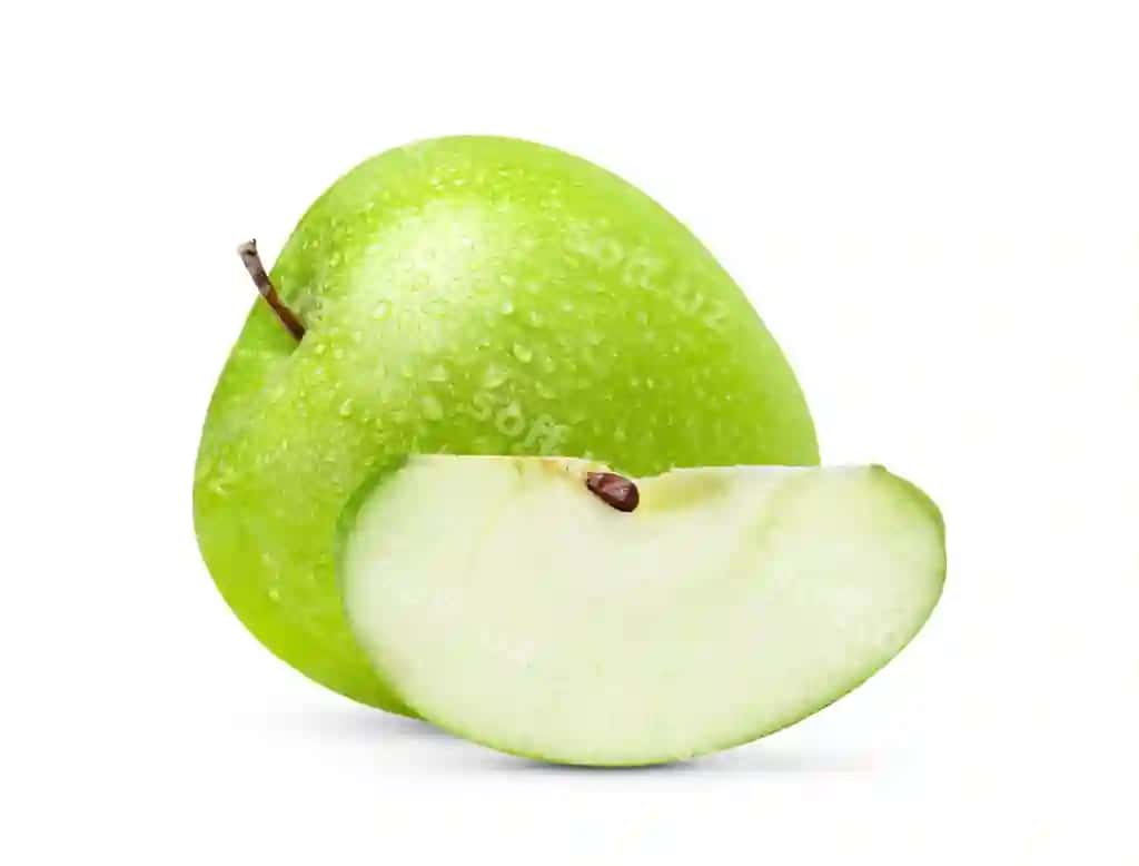 Taze yashil olma ajraltirilgan su damlasi bilan | Fresh green apple isolated with water drop