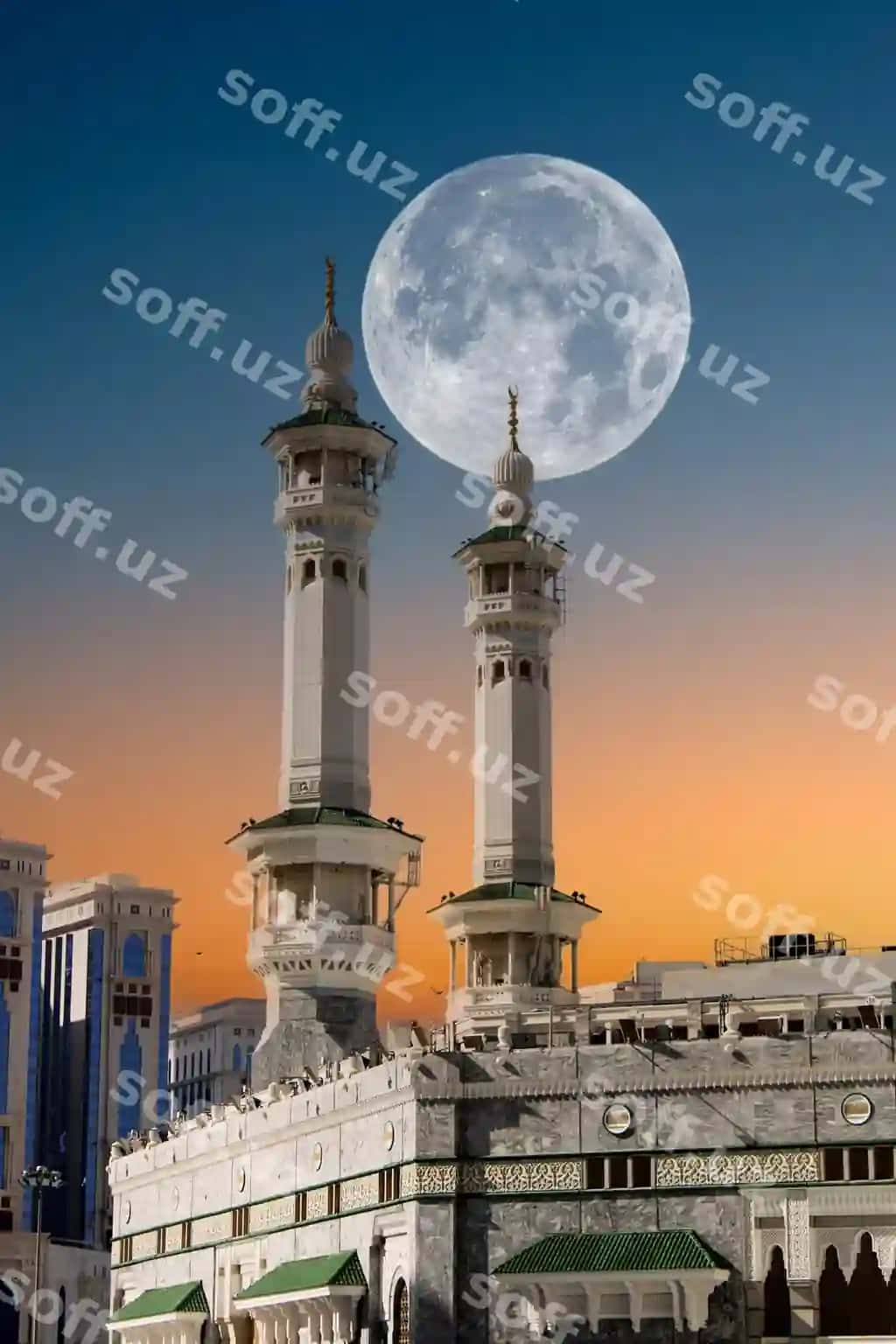 Mekka kaabasining minimalari ajoyib osmon va oy bilan. | Minarets meccan kaaba with moon amazing sky