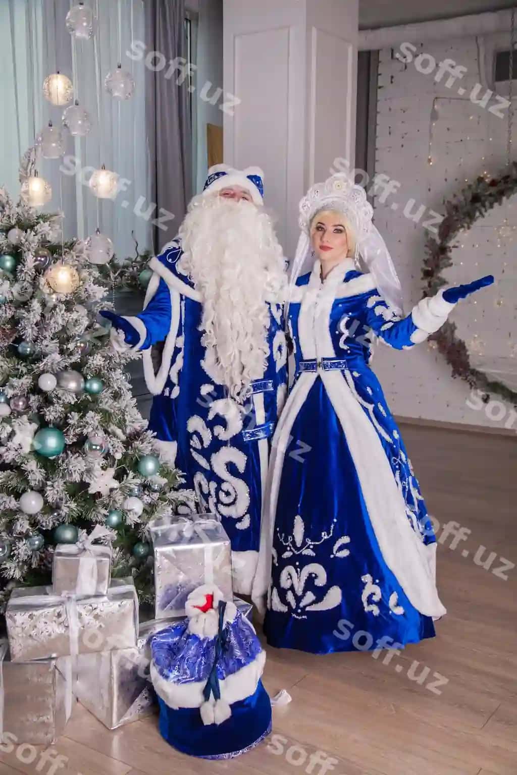 Ruscha Santa Claus, Baba Qorqut sifatida tan olingan, uning qiz bolasi Snegurochka. | Russian santa claus known as grandfather frost his granddaughter snegurochka