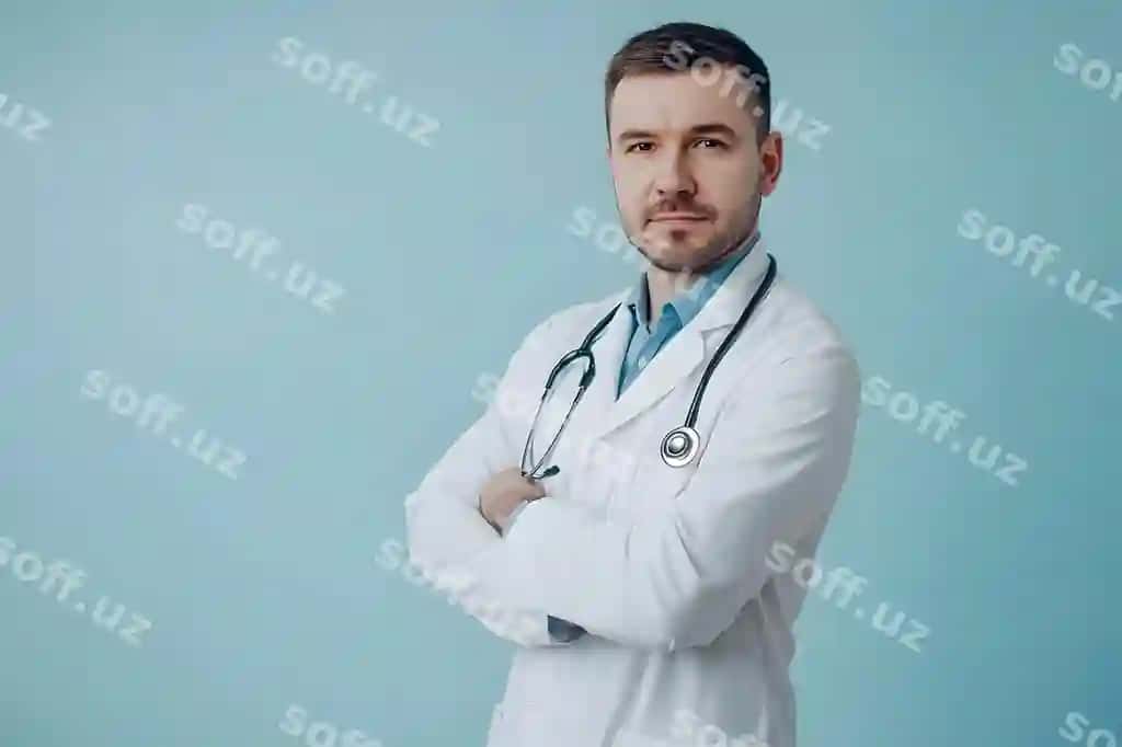Er laboratorkostyum va stetoskop o'z qorni. | Man lab coat with stethoscope his chest