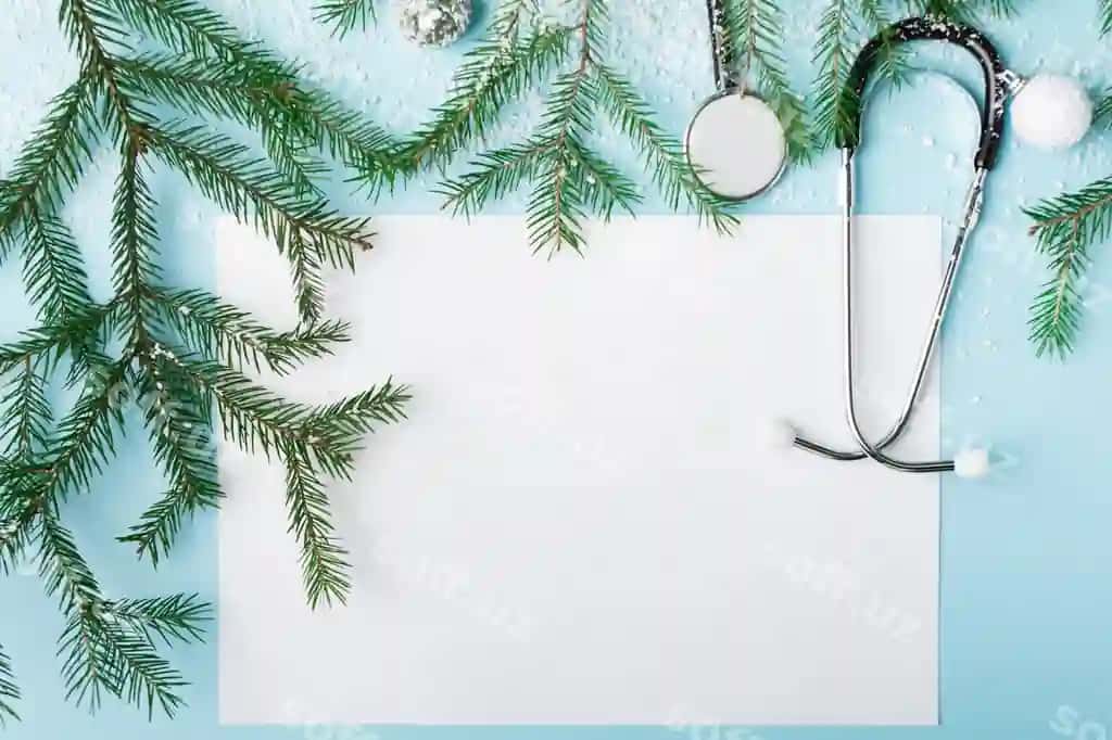 Yulduz tibbiy konsepsiyasi: stetoskop, yuz maskasi, Yulduz daraxti | Christmas medical concept with stethoscope face mask christmas tree