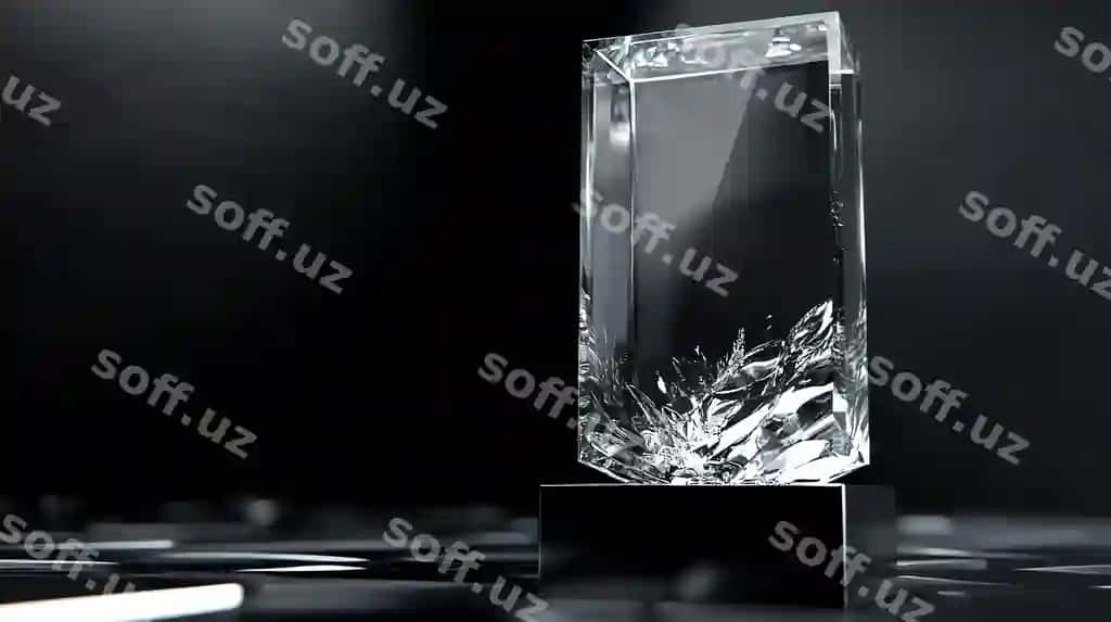 Shisha mukofot qora asos chizilgan yorqinlikni aks ettirgan | Glass award black base cracked reflecting light