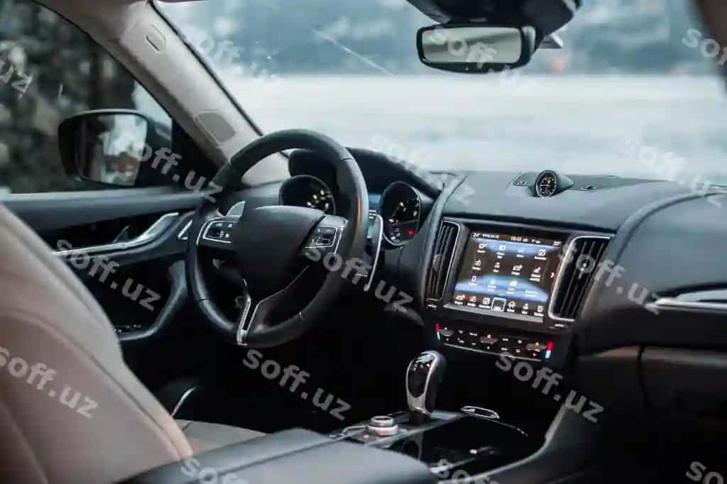 Navigatsiya monitori boshqaruv aroq'i old ish oynasi qora mashina | Navigation monitor control wheel front seat black car