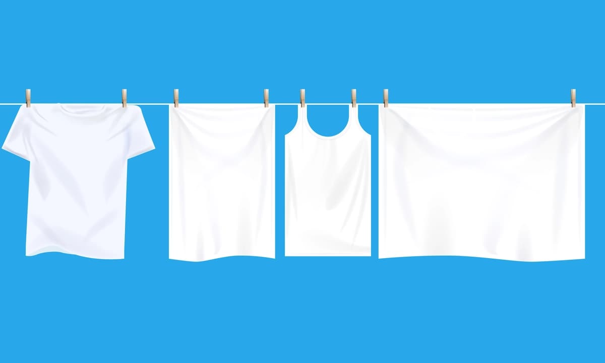 Yorqin oq kiyimlar simga osilgan quruq real tasvirlangan | Bright white clothes hanging out wire dry realistic illustrated