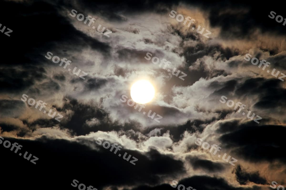 Pastoral arqatli ko'rinish dramatik osmon kecha | Low angle view dramatic sky night
