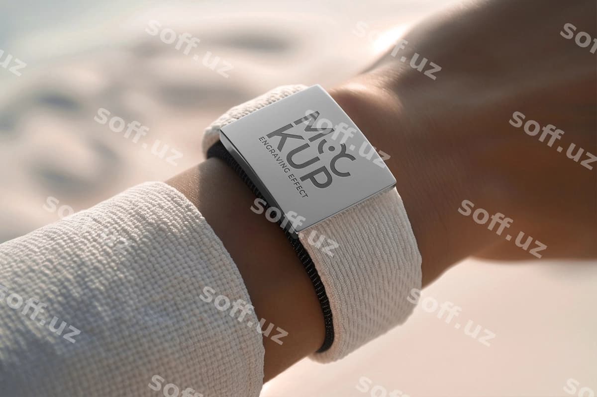 Model go'zal bilezik kiyayotgan | Model wearing beautiful bracelet