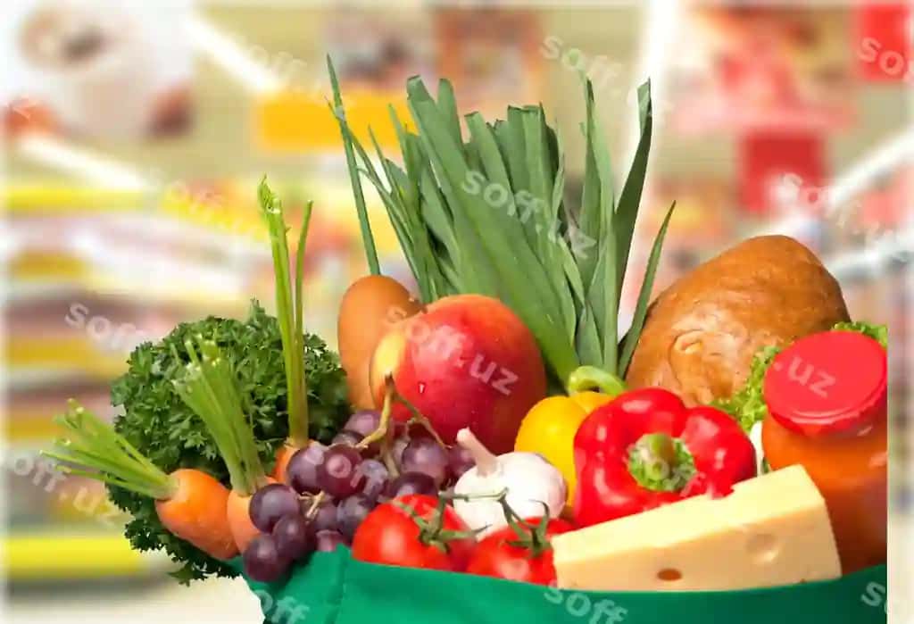Do'konda turli xil mahsulotlar bilan to'ldirilgan xarid savati | Shopping cart filled with various groceries store