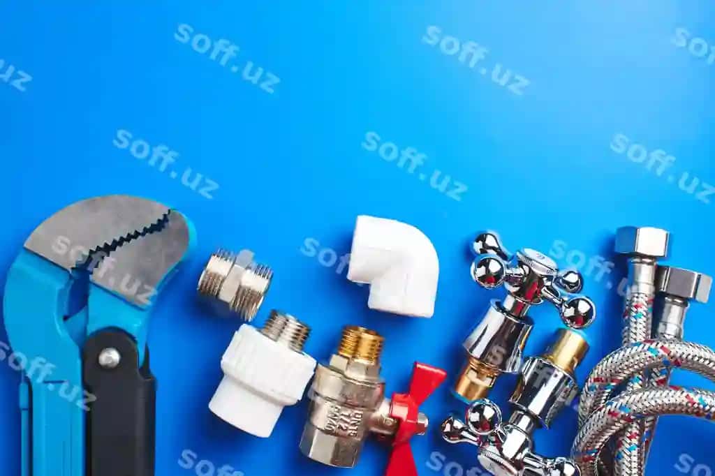 Tutqichlar asboblari ko'k orqa fonda nusha joyi bilan | Plumbing tools equipment blue background with copy space