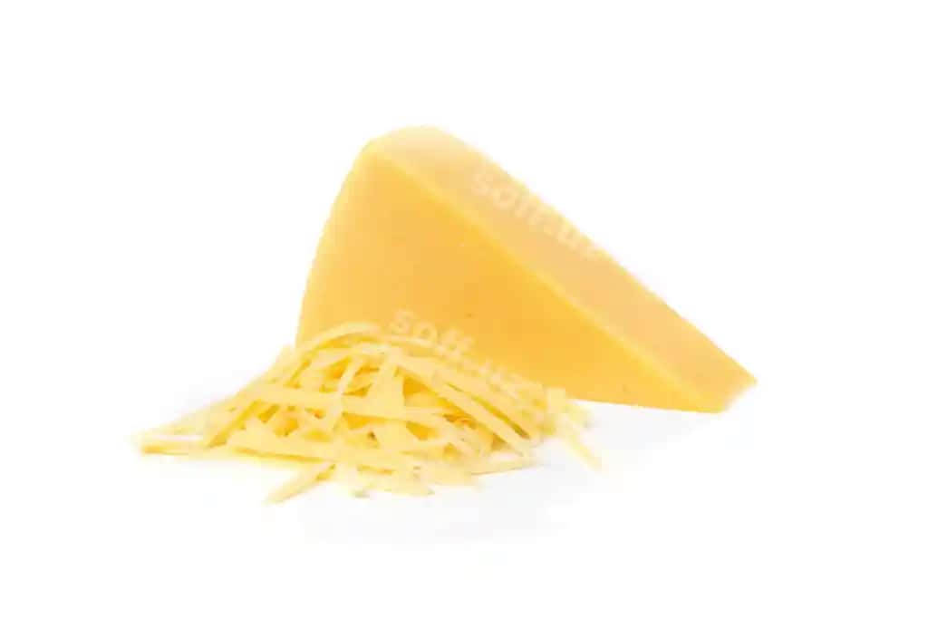 Ajraltirilgan oq pishloq | Cheese isolated white