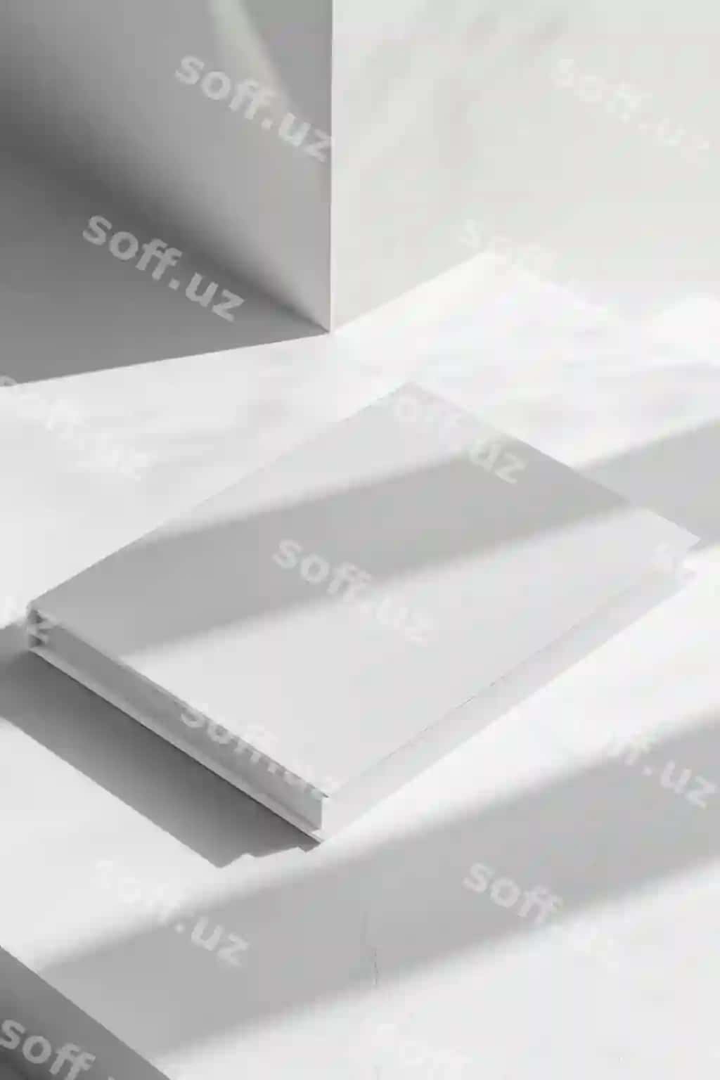 Mahsulot mockupi yumshoq qoplash oq kitob muqaddariyasi | Product mockup softcover white book cover
